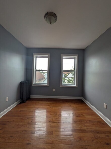 Building Photo - 735 Avenue C