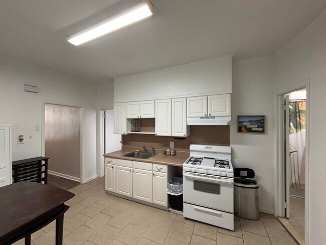 Building Photo - 66 Cottage St