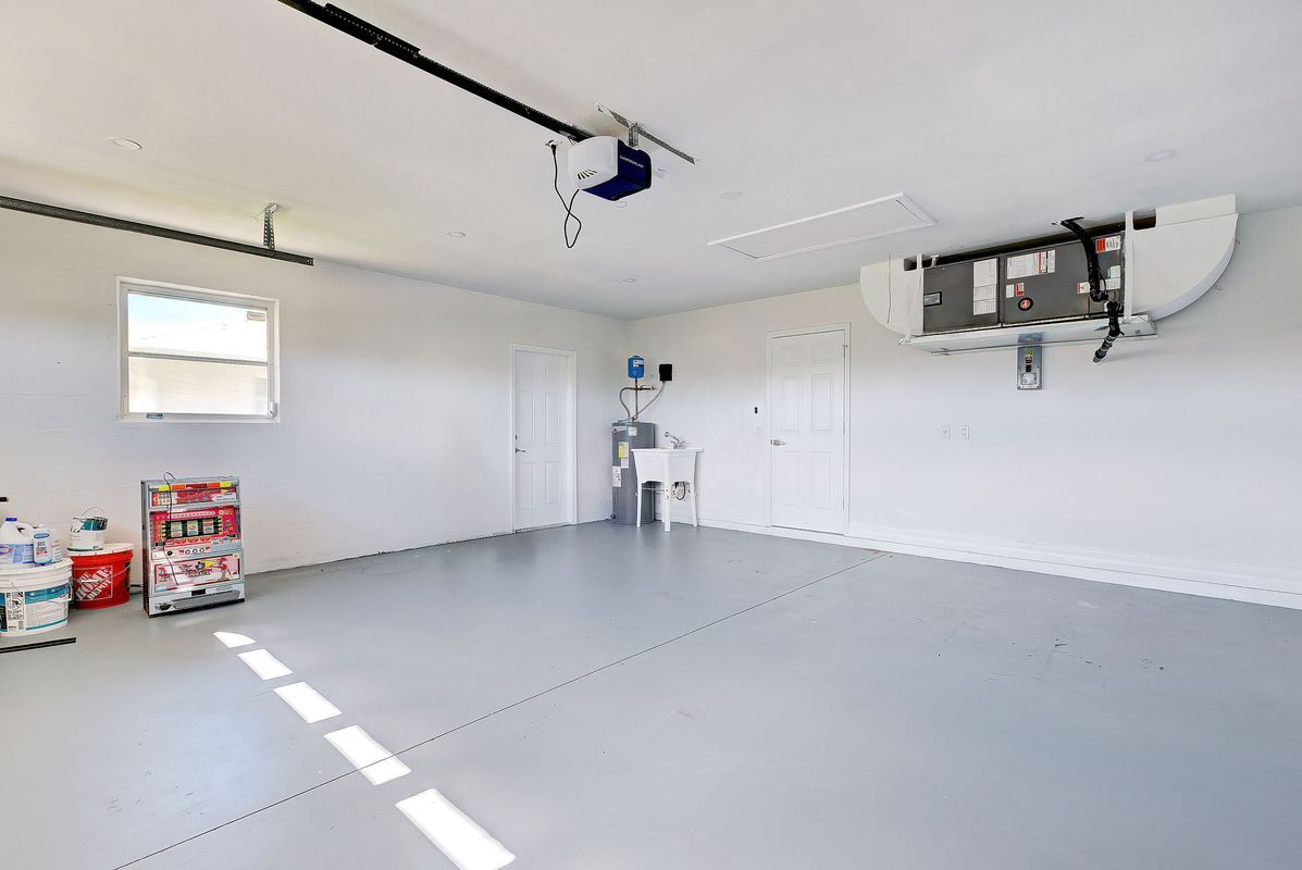 Building Photo - 9310 Rosebud Cir