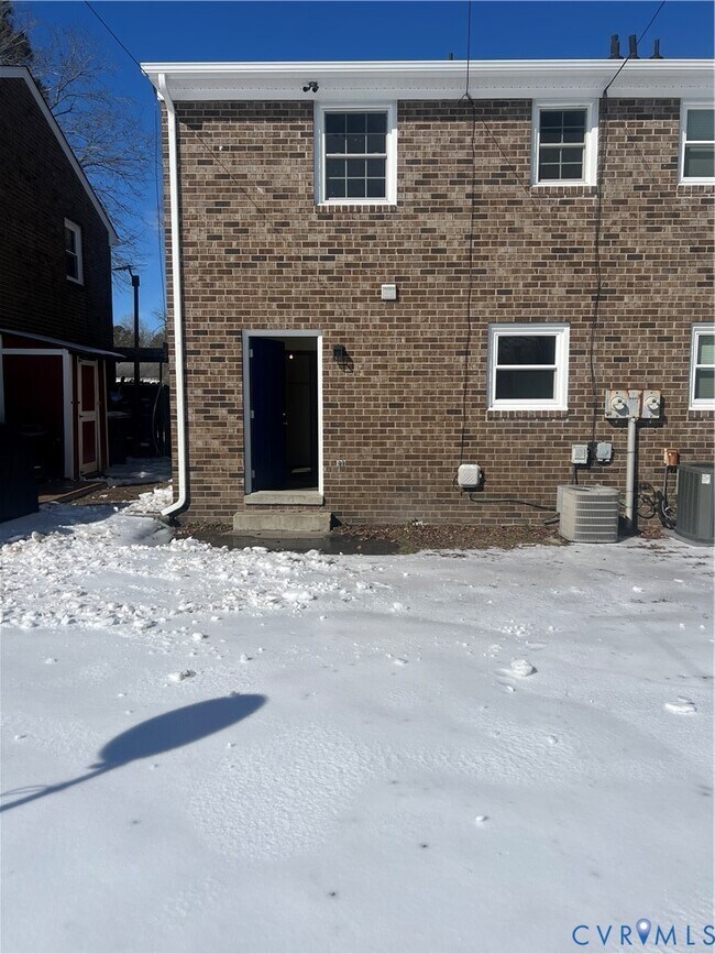 Building Photo - 3308 Woodlawn St