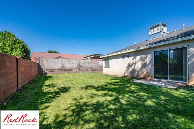 Building Photo - 2620 E 700 N