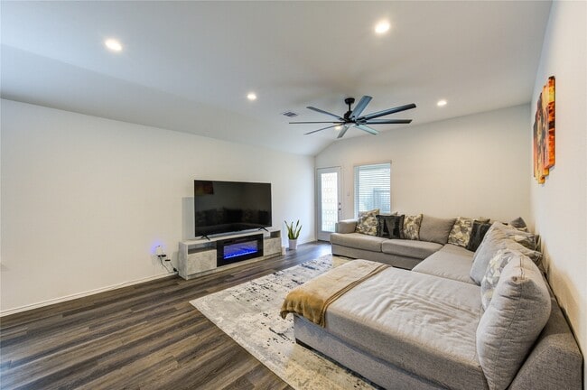 Building Photo - 5303 Creekstone Rise Ln