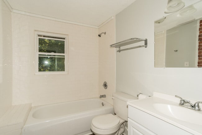 Building Photo - 3 Bedrooms and Fenced Yard in Bosart Brown Neighborhood