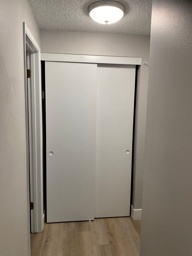 Building Photo - Fully renovated 2 bedroom, 1.5 bath apartment available with Separate Garage! Fully remodeled Kit...
