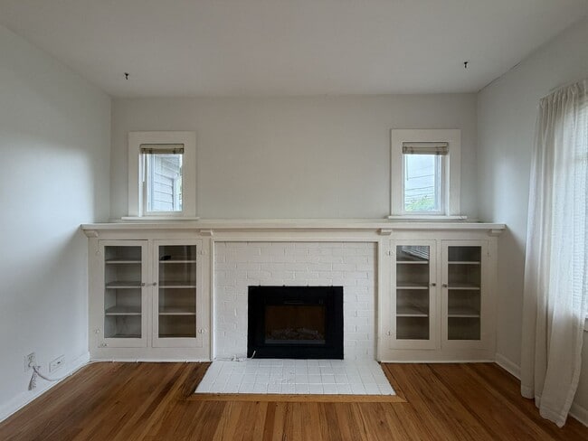 Building Photo - 7333 N Fenwick Ave