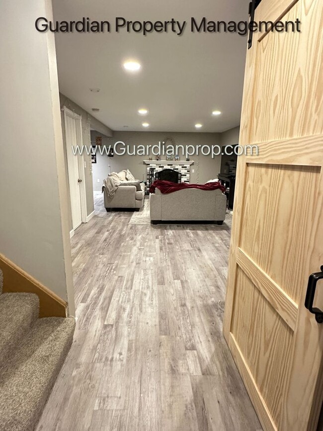 Building Photo - 3050 Glenden Terrace