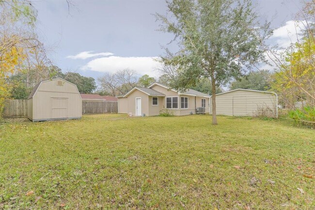 Building Photo - Beautiful 3 Bedroom Home in Santa Fe,