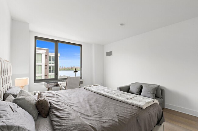 Building Photo - 9 Ave at Port Imperial