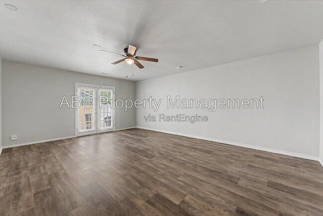 Building Photo - 3345 W Essex Dr