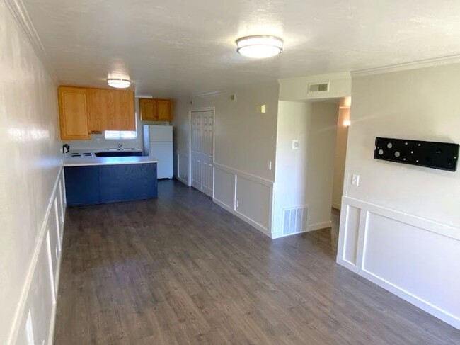 Building Photo - 3 Weeks Rent Free! 2 Bed 1 Bath Condo for ...