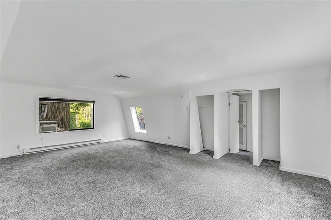 Building Photo - 8 West Ln