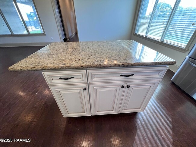 Building Photo - 100 Birchview Dr