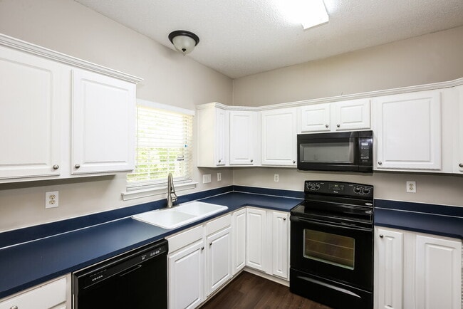 Building Photo - 7517 Grabill Dr