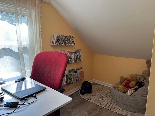 Building Photo - Single Family Home! 2 Bed 2 Bath $2250