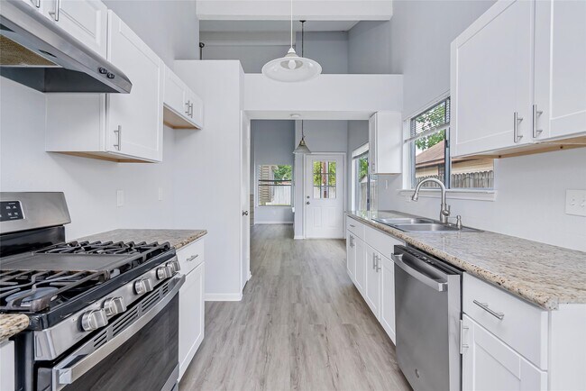 Building Photo - 2527 Silver Trumpet Dr