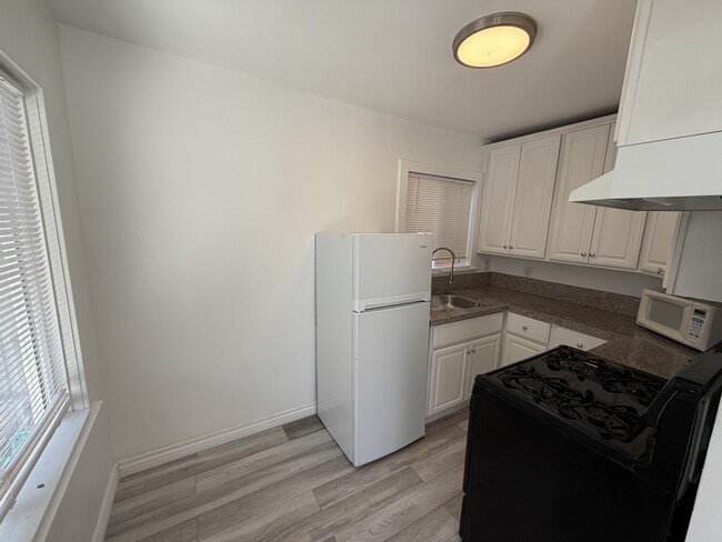 Building Photo - 3619 Edenhurst Ave