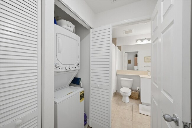 Building Photo - 700 E Boynton Beach Blvd