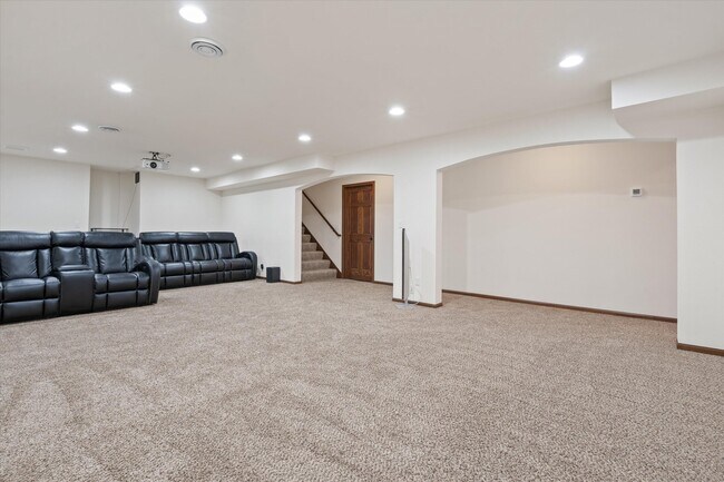 Building Photo - N42W22770 Beacon Ct