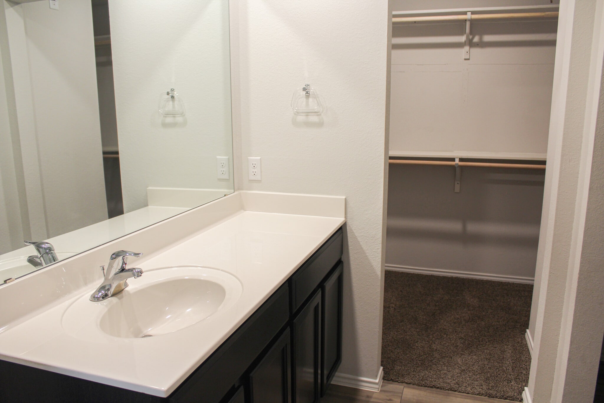 Building Photo - 1013 Velvet Ct