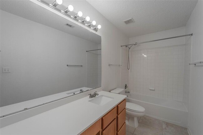 Building Photo - 612 Catumet Dr