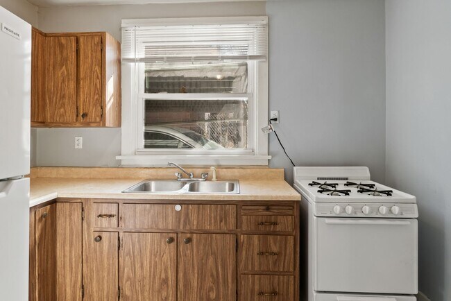 Building Photo - 416 First St_BT