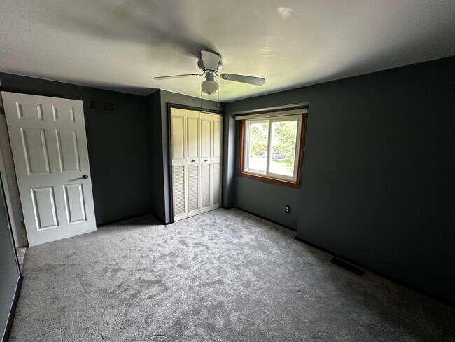 Building Photo - 43921 Arlington Rd