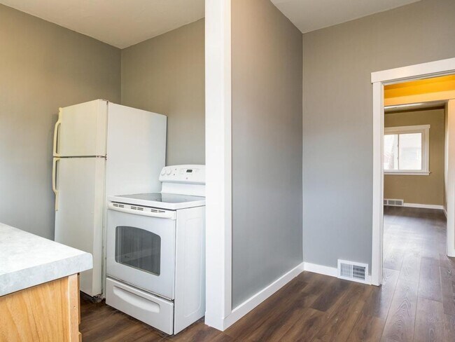 Building Photo - 2319 7th Ave