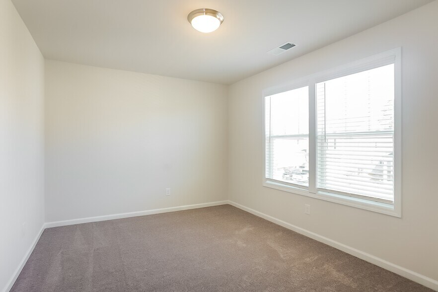 Building Photo - 581 Count Fleet Ct