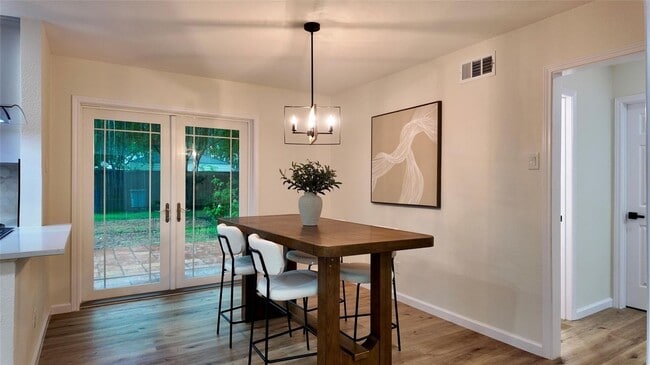 Building Photo - Beautiful Lochwood Gem