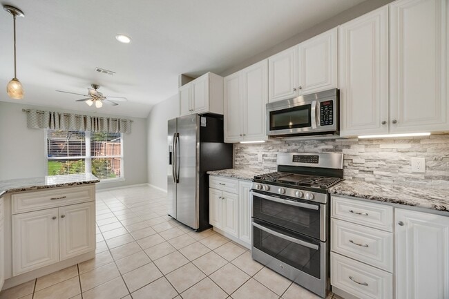 Building Photo - 2271 Fieldcrest Dr