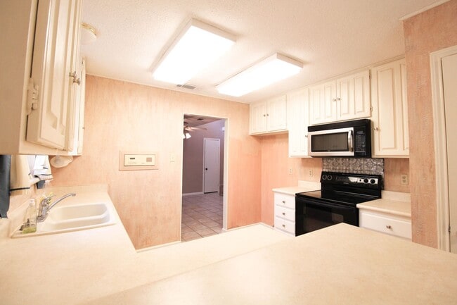 Building Photo - 10323 Quail Meadow St