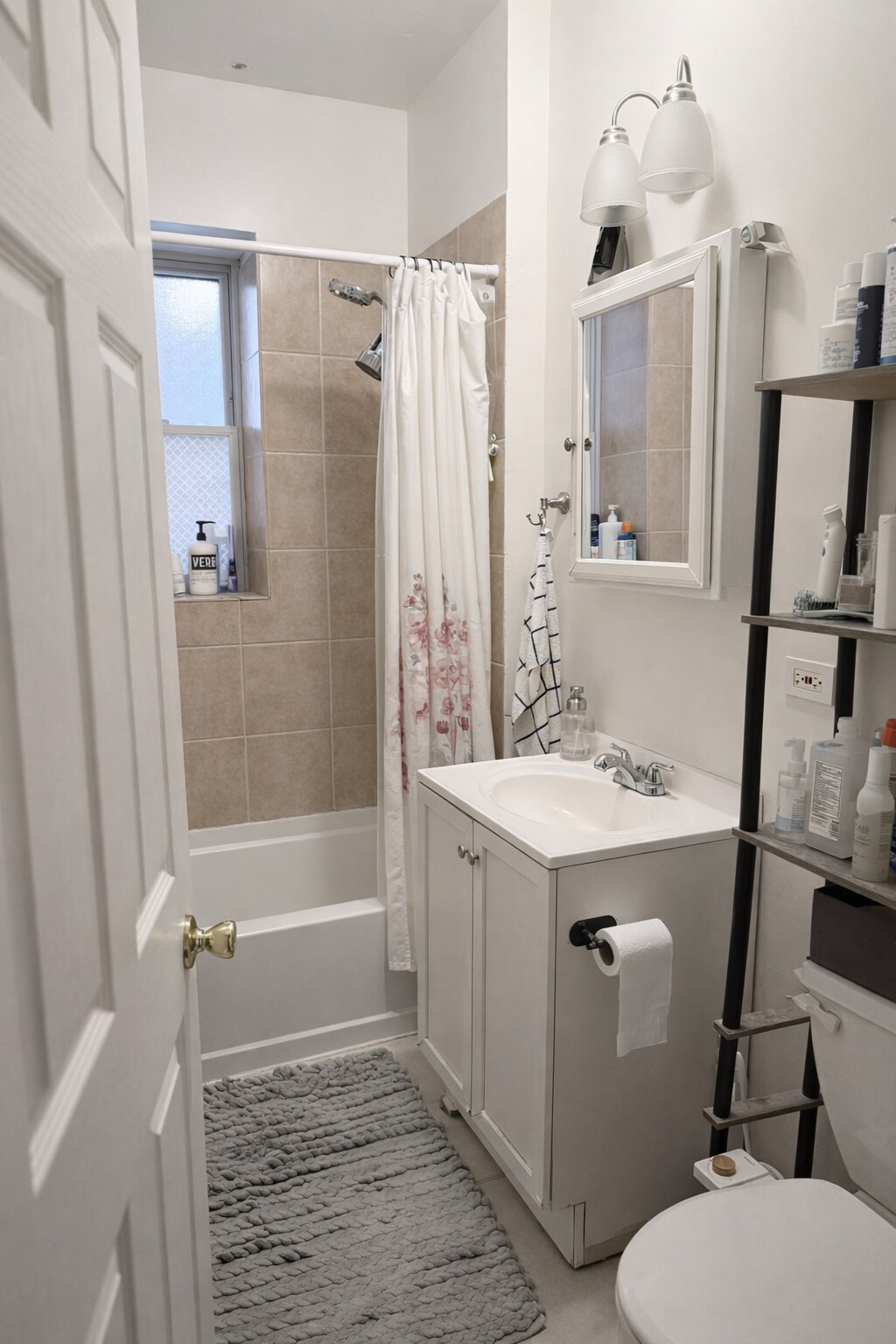 Bathroom - 1070 W Granville Ave