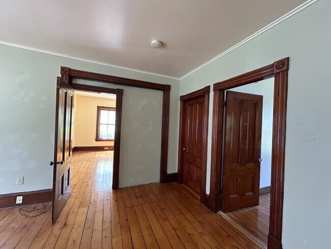 Building Photo - 14 Crombie St