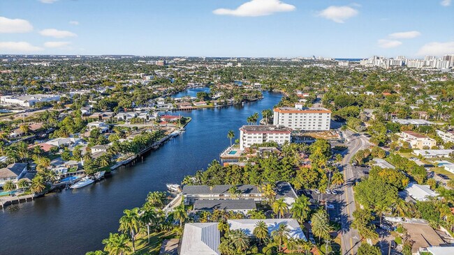 Building Photo - 1821 Middle River Dr