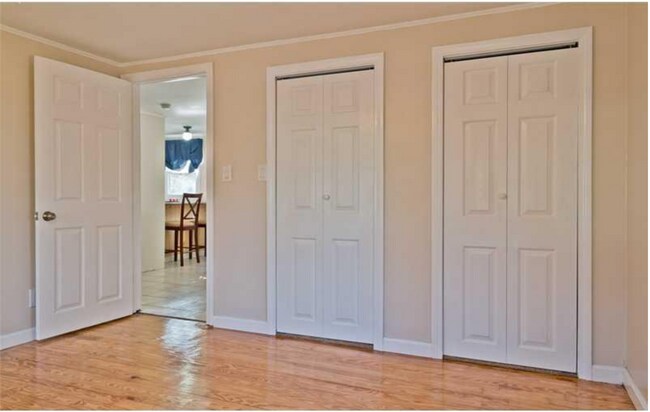 Building Photo - 157 Evans St