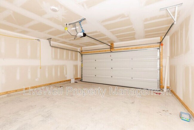 Building Photo - 853 Fish Camp Rd