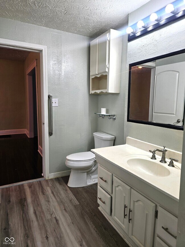 Building Photo - 2530 Lincoln St