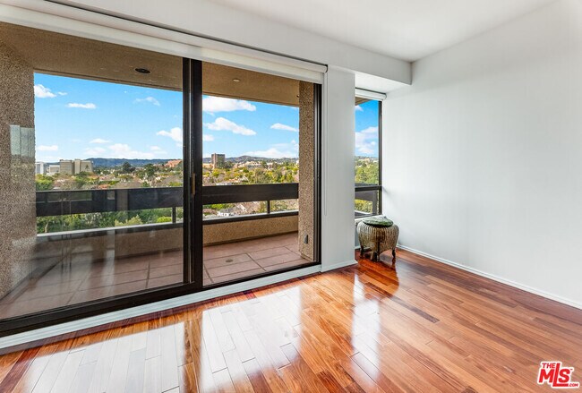 Building Photo - 10551 Wilshire Blvd