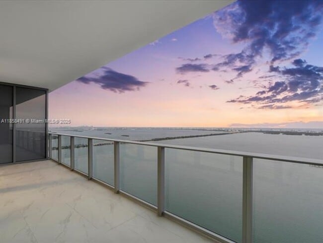 Building Photo - 700 NE 24th St