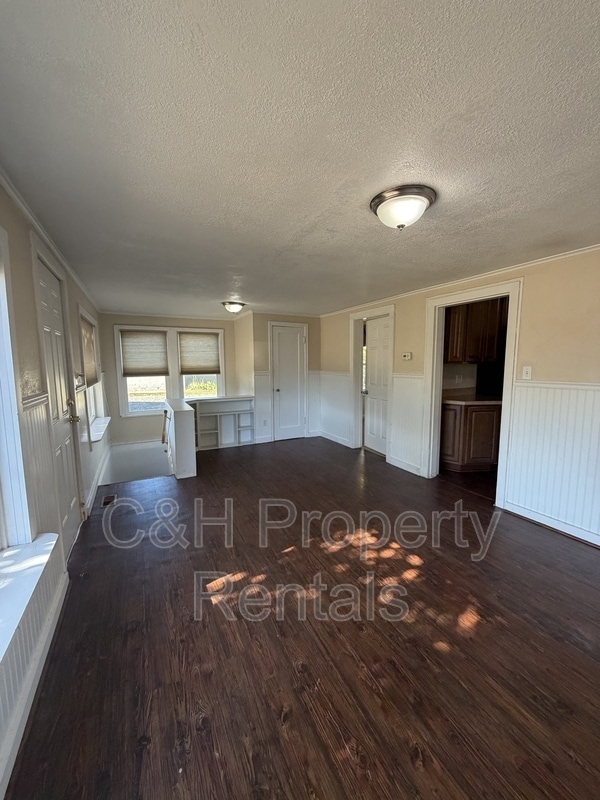 Building Photo - 1230 Broadwater Ave