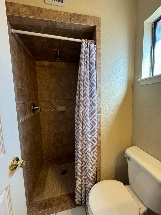 Building Photo - 831 Swinging Spear Rd