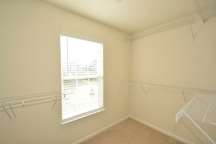 Building Photo - 15459 Border Dr