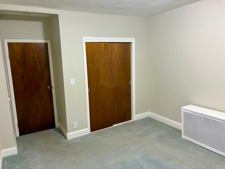 Building Photo - 42 Primrose St