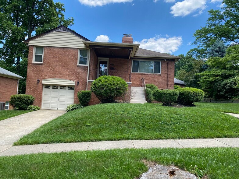 Building Photo - 9503 Hale Pl