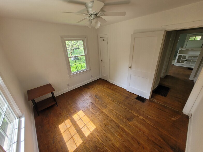 BR2 - 8011 Greenway Dr