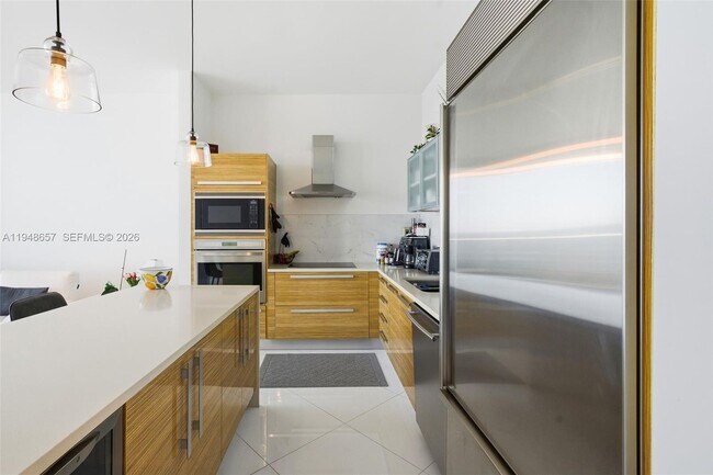 Building Photo - 2020 N Bayshore Dr