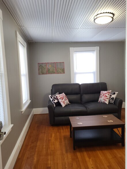 Building Photo - 9 Reeves St