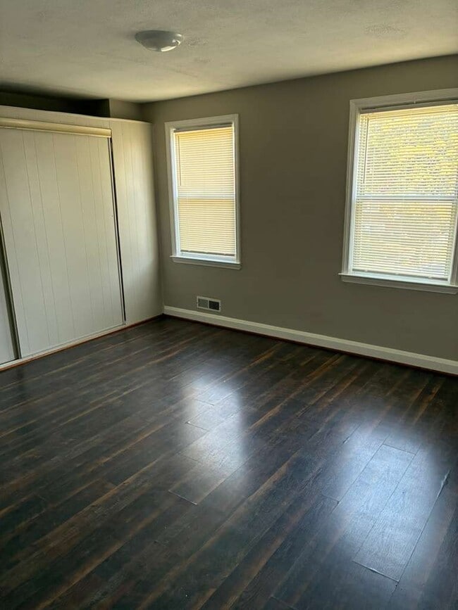 Building Photo - 4431