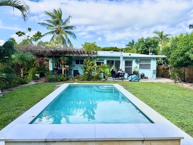 Building Photo - 376 SW 2nd St