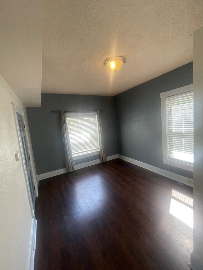 Primary Photo - 5051 N Raleigh St